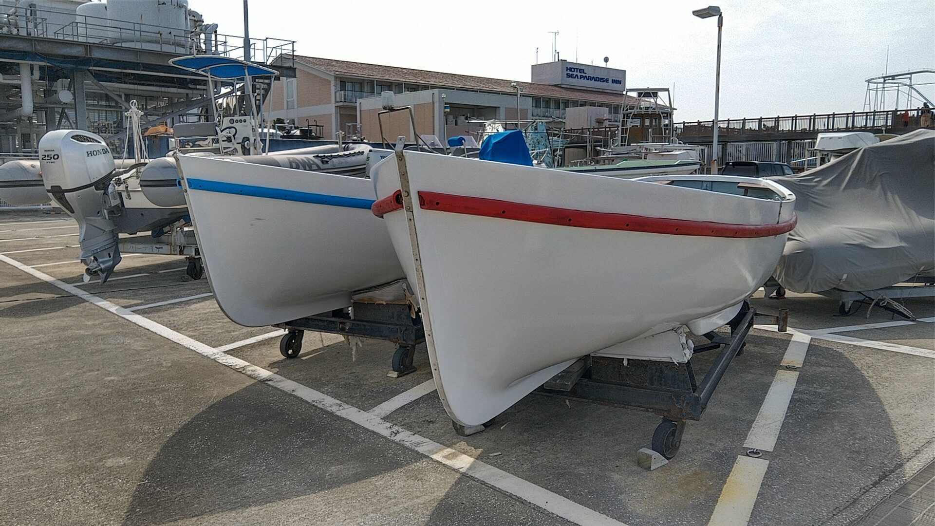 カッターレース用練習艇外側